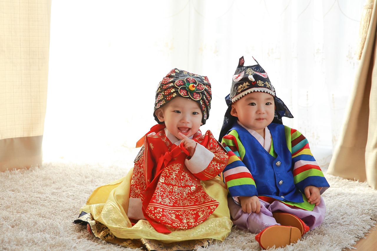 entdecken sie unsere niedliche und bequeme babykleidung – perfekt für die zarte haut ihres babys. hochwertige stoffe und süße designs für jeden anlass.
