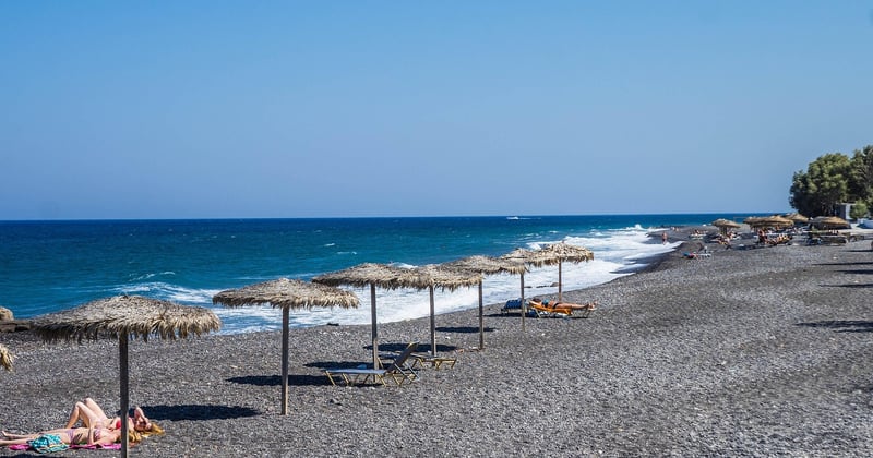 Kamari Beach: Der ultimative Reiseführer für Strand, Sonne & mehr