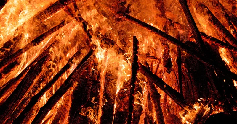 Die fünf größten Feuer- und Campingfehler